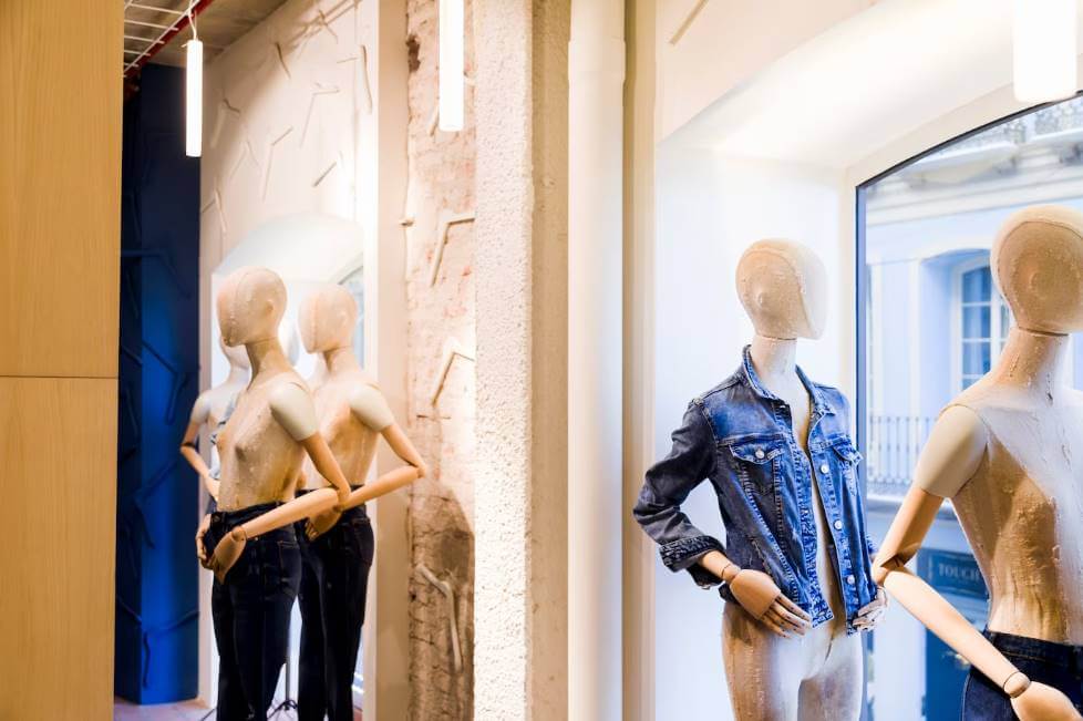 boosting business with an eye catching retail fit out1